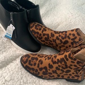 NEED TO SELL ASAP- NW(O)T SET OF T&T SHOES